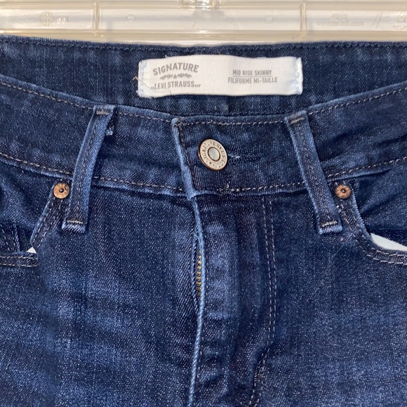 Women’s Sz. 4 Levi Strauss Mid-rise Skinny Jeans - Picture 2 of 5